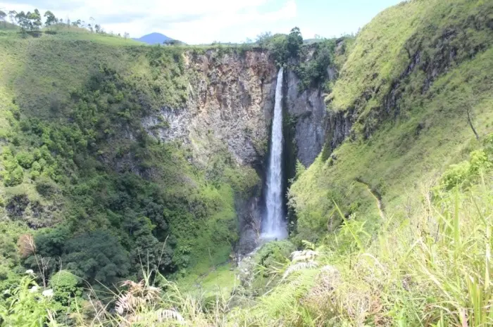 Air Terjun Sipiso-Piso, Wisata Air Terjun Eksotis Nan Alami di Karo