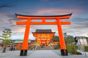 Fushimi Inari Taisha, Menyusuri Keindahan Kuil Paling Ikonik di Kyoto Jepang